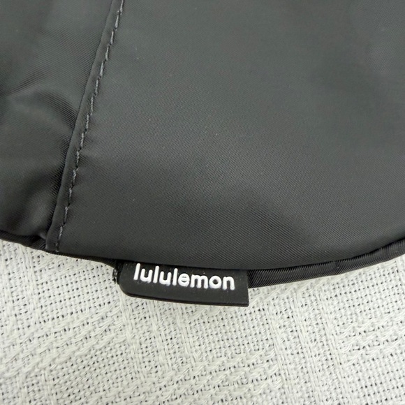 Lululemon athletica - All Night Festival Bag - Micro 2L - Black/Gold - Picture 5 of 6